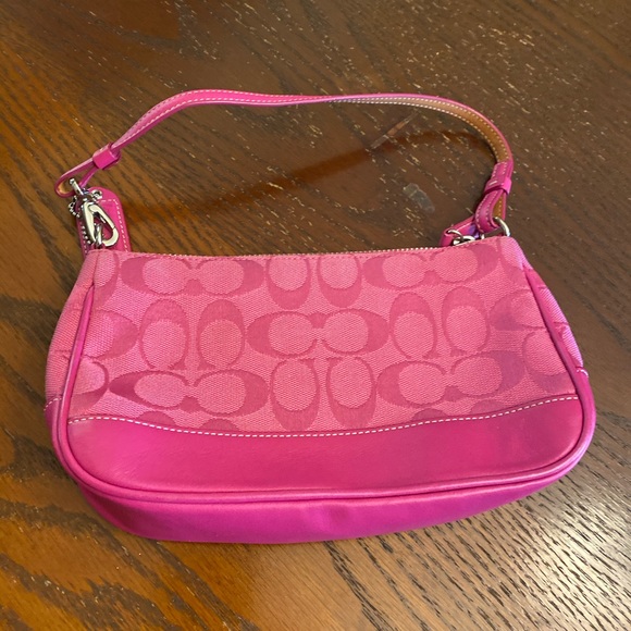 Coach Handbags - Coach purse M05N-6094